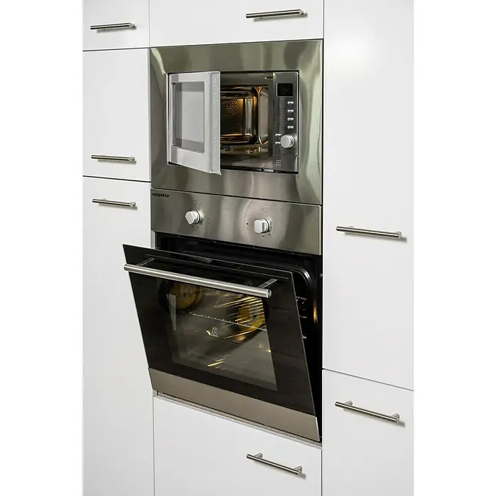 Respekta Winkelküche Oliver - B x T: 340 x 172 cm, Weiß, Mit Elektrogeräten - Eingebauter Edelstahl-Mikrowellenherd und Backofen mit geöffneten Türen, umgeben von weißen Schränken mit Griffen.