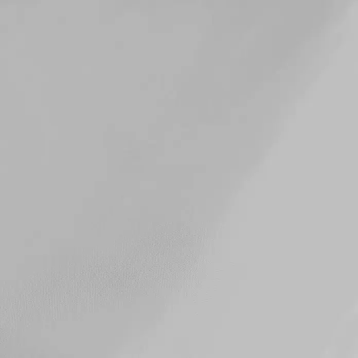 Bierbankauflagen-Set - Grau, 240 x 70 cm, 100 % Polyester, 3 -tlg. - Nahaufnahme einer glatten, grauen Stoffoberfläche, die eine subtile Textur und sanfte Falten aufweist. Ideal für Hintergründe oder Textildesign.
