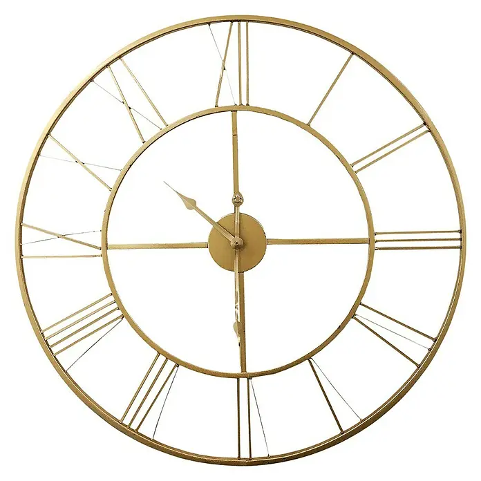 Wanduhr - Durchmesser: 60 cm, Gold - Nahaufnahme einer goldenen Wanduhr mit römischen Ziffern und filigranem Design, die einen klassischen und dekorativen Akzent setzt.