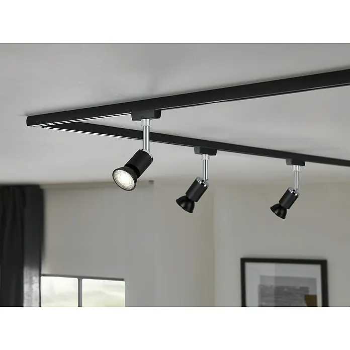 Paulmann LED-Lampe - GU10, Dimmbar, Warmweiß, 460 lm, 7 W, Farbe: Schwarz - Deckenleuchte mit drei Strahlern an einer schwarzen Schiene. Die Strahler sind schwarz und haben silberne Details, einer ist eingeschaltet.