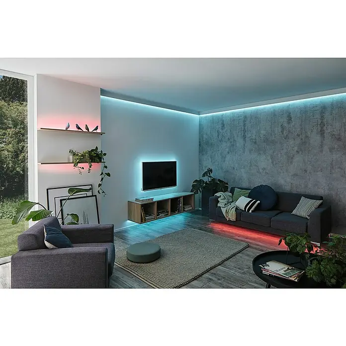 Paulmann MaxLED 250 Tira LED - Largo: 2,5 m, Color de luz: RGBW, 17 W, 675 lm, Ámbito de aplicación: Para interior - Salón con iluminación LED que resalta estanterías, mueble de TV, techo y suelo. El diseño moderno crea un ambiente acogedor.