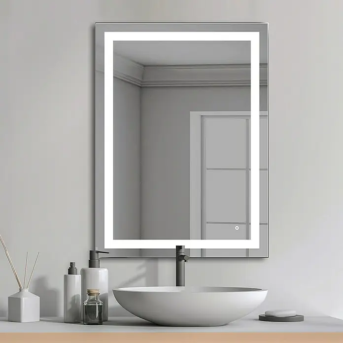 Camargue Espejo con luz Aitana - 60 x 80 cm, Función antivaho, 33 W - Este espejo con iluminación LED integrada es un complemento elegante para cualquier baño moderno. La luz proporciona una visibilidad óptima.