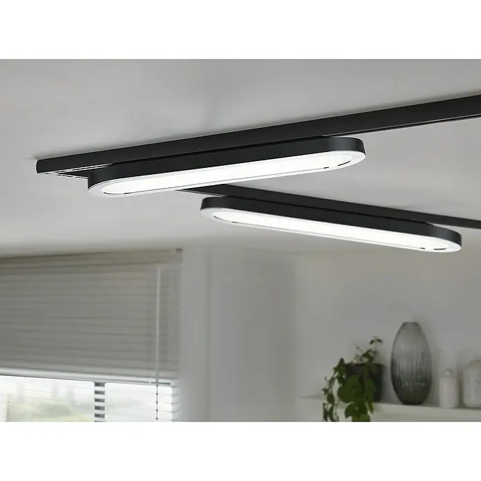 Paulmann URail Panel LED Loop - 7 W, Negro, L x An x Al: 38 x 11 x 3,5 cm - Dos modernas lámparas de techo LED alargadas con marcos negros y luz brillante, montadas sobre un riel negro.