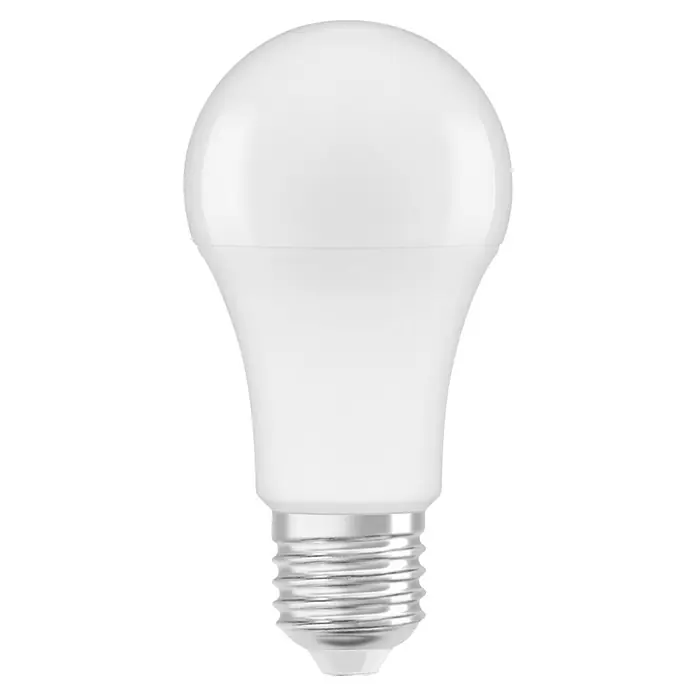 Osram Star LED-Lampe Glühlampenform E27 matt - E27, Nicht Dimmbar, Tageslichtweiß, 1.521 lm, 13 W - Nahaufnahme einer einzelnen, weißen LED-Glühbirne mit einem silbernen Schraubsockel vor einem schwarzen Hintergrund.
