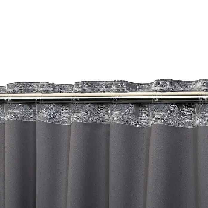 Elbersdrucke Verdunkelungsvorhang Midnight - 140 x 300 cm, 100 % Polyester, Grau - Ein grauer Vorhang mit einem transparenten, glitzernden Besatz, der an einer silberfarbenen Stange hängt, bietet eine elegante Fensterdekoration.