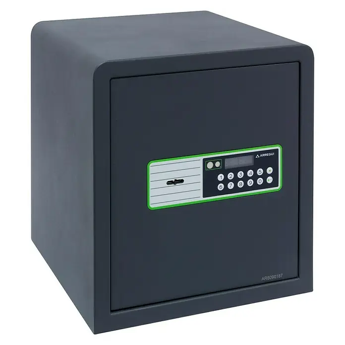 Arregui Caja fuerte Supra 240060 - L x An x Al: 36 x 35 x 38 cm, Códigos de usuario, 39 l - Imagen de una caja fuerte ARREGUI gris oscuro con un teclado con bordes verdes. Un lugar seguro para guardar objetos de valor.