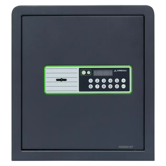 Arregui Caja fuerte Supra 240060 - L x An x Al: 36 x 35 x 38 cm, Códigos de usuario, 39 l - Imagen de una caja fuerte gris con bloqueo de números electrónico. Perfecto para guardar objetos de valor en la oficina o en casa.