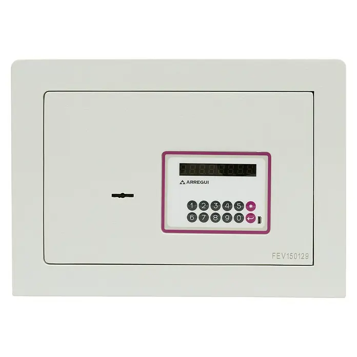 Arregui Caja fuerte Forma Evolution 150020 - L x An x Al: 250 x 350 x 250 mm, Cerradura de combinación electrónica, Blanco - Primer plano de una caja fuerte Arregui blanca con teclado digital y pantalla LED.