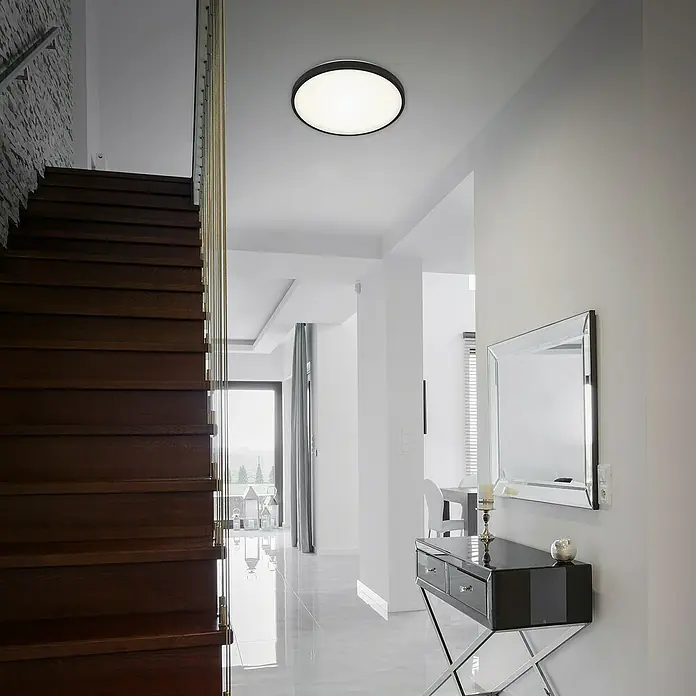Brilo Plafón LED redondo Manny - 24 W, Ø x Al: 385 mm x 7 cm, Negro, Blanco neutro - Elegante lámpara de techo en una elegante zona de entrada con escalera y decoración moderna. La luz proporciona una luz agradable.