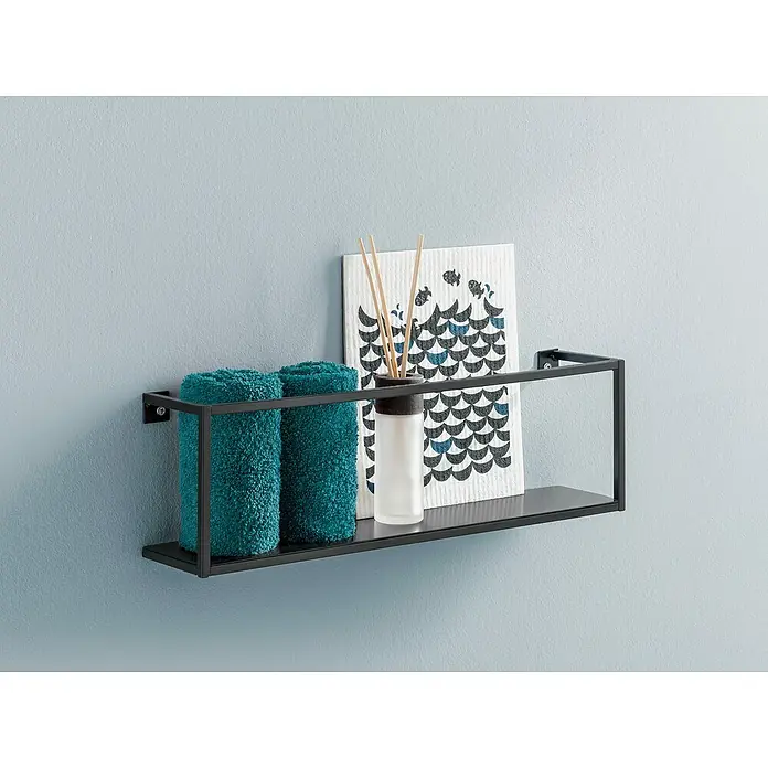 Dolle Wandregal Aquarium - L x B x H: 40 x 8 x 12 cm, Belastbarkeit: 15 kg, Stahl - Wandregal mit Handtüchern, Duftstäbchen und einem Dekotuch. Das Regal ist aus schwarzem Metall und hängt an einer hellblauen Wand.