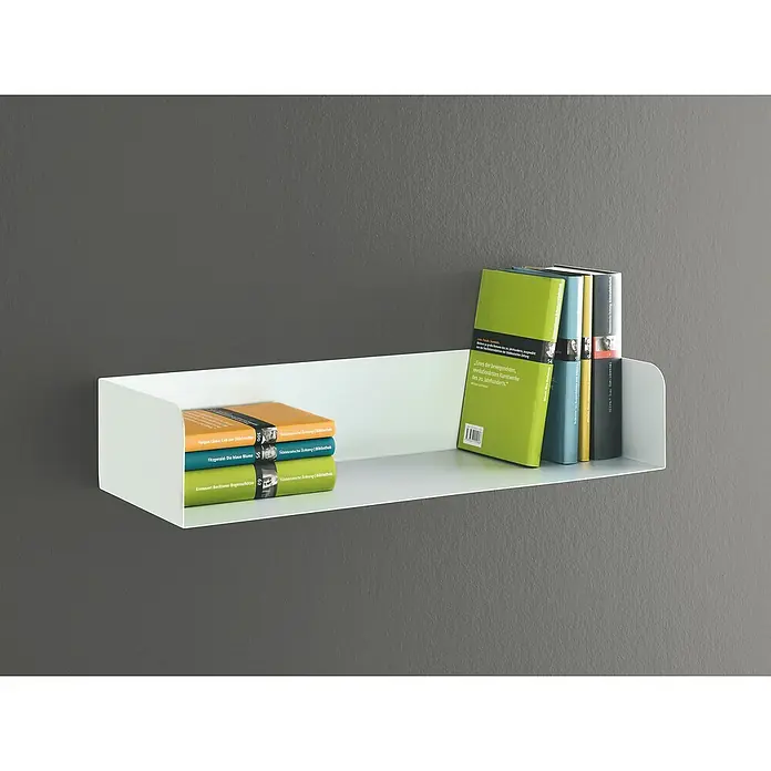 Dolle Wandregal Showcase - L x B x H: 60 x 15 x 11,5 cm, Weiß, Belastbarkeit: 10 kg, Stahl - Regal mit weißen Bücherregal und mehreren Büchern darauf, die eine minimalistische und moderne Ästhetik schaffen.