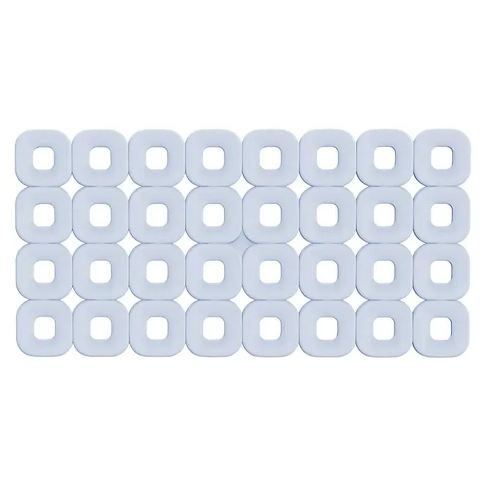 Diaqua Antirutschmatte Paco - L x B: 71 x 35 cm, PVC, Transparent - Reihe von 28 weißen quadratischen Pfefferminzbonbons mit Löchern in der Mitte auf schwarzem Hintergrund.