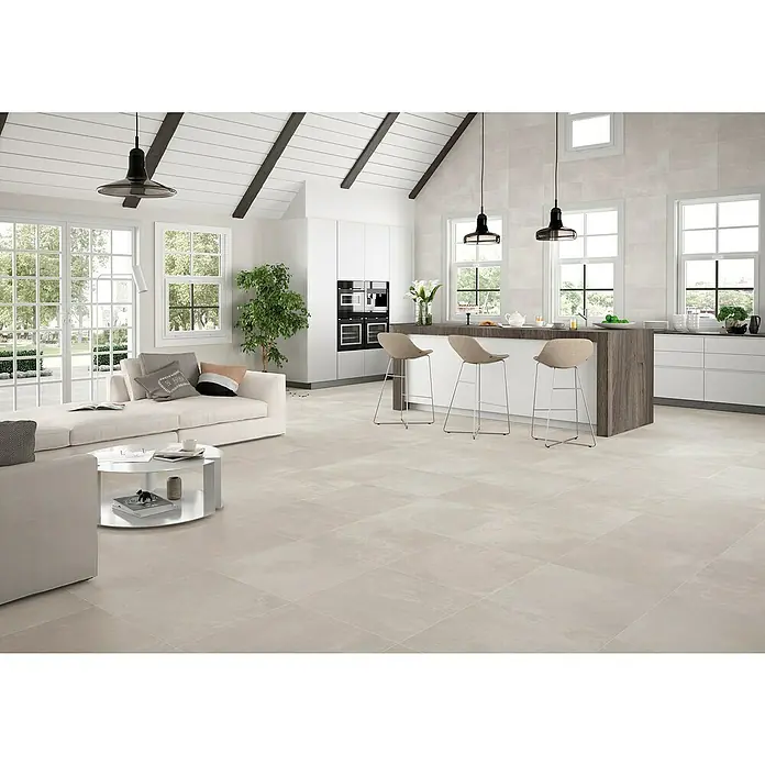 Pavimento porcelánico Rodano - 75 x 75 cm, Tiza, Rectificado, C-3 Antideslizante - Interior con suelo de baldosas beige que complementa la decoración, creando un espacio habitable luminoso y aireado con diseño moderno.