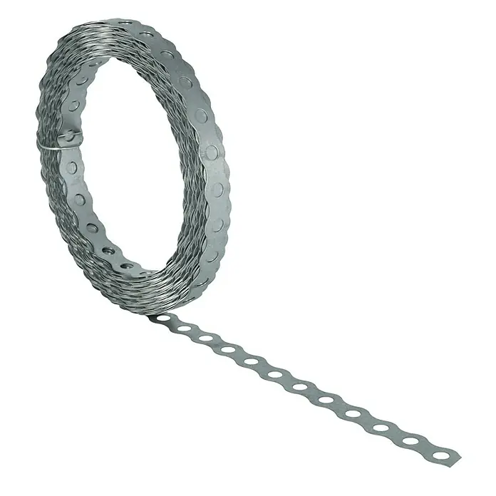 UBB Lochband - 10 m x 12 mm, Verzinkt - Ein Band aus perforiertem Metall, aufgerollt und teilweise abgewickelt, für vielfältige Befestigungsarbeiten im Handwerk.