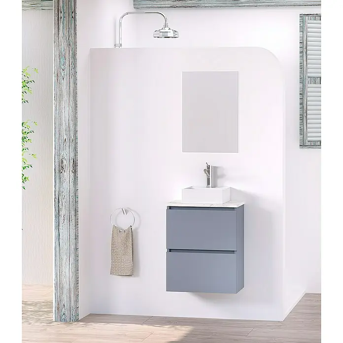 Artysan Conjunto de mueble de baño Picolo - Azul, Mate - El moderno baño presenta un tocador gris con dos cajones montados debajo de un espejo rectangular, complementado por un diseño elegante.