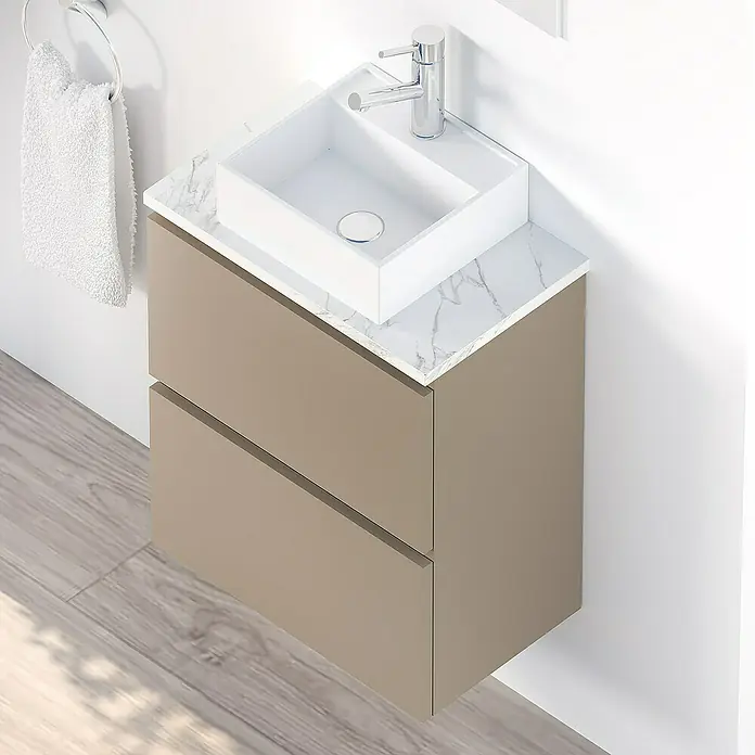 Artysan Conjunto de mueble de baño Picolo - Fango, Mate - Lavabo de baño moderno con mueble beige con encimera de mármol, toallero y grifo para una mejora elegante del baño.
