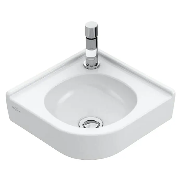 Villeroy & Boch O.novo Eckwaschbecken - 45 x 40 cm, Mit schmutzabweisender Glasur, Hahnloch: Mitte, Ohne Überlauf, Weiß - Das Bild zeigt ein modernes, weißes Eckwaschbecken mit einem schlanken, verchromten Wasserhahn, ideal für kleine Badezimmer.