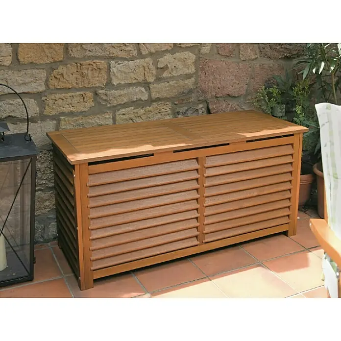 Sunfun Diana Arcón para cojines de exterior - Marrón, 127 x 51 x 62 cm, Madera - Esta imagen muestra una moderna caja de almacenamiento de jardín marrón con un diseño de listones, perfecta para guardar herramientas y equipos de exterior.