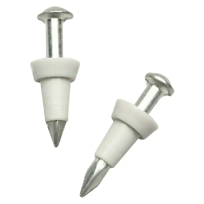 Voltomat Stegleitungsnägel - Länge Nagel: 18 mm, 100 Stk. - Nahaufnahme von zwei silbernen Teppichklemmen mit weißen Kunststoffhaltern auf schwarzem Hintergrund.