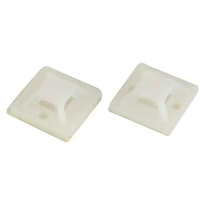 Voltomat Befestigungssockel - Weiß, L x B: 20 x 20 mm, 10 Stk. - Nahaufnahme von zwei weißen, selbstklebenden Kabelbindersockeln. Ideal für die Organisation von Kabeln und Leitungen.