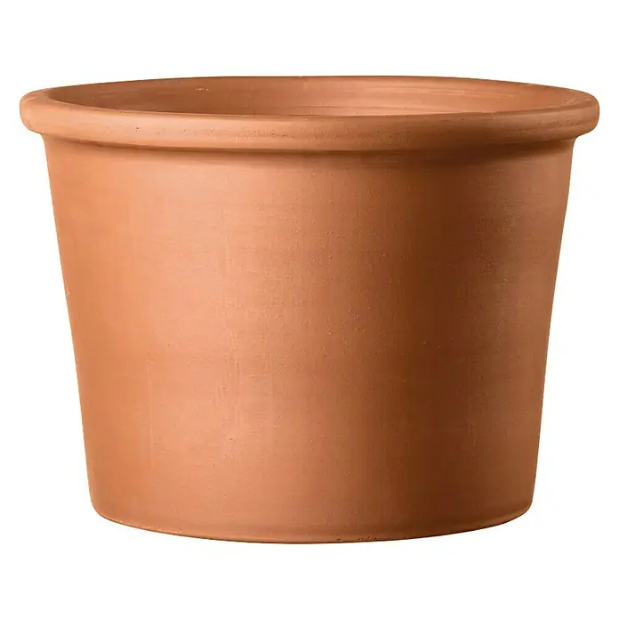 Deroma Maceta para planta - Dimensiones externas (Ø x Al): 43 x 32,2 cm, Materiales naturales, Rojo klinker - Primer plano de una maceta de terracota, que muestra el color cálido y la textura suave de este accesorio de jardinería.