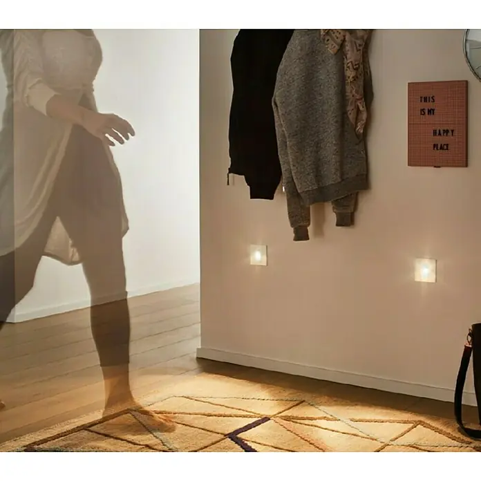 Paulmann LED-Einbauleuchte eckig - 2,7 W, Weiß, L x B: 7,8 x 7,8 cm, Eckig - Wandleuchten mit warmem Licht erhellen einen Flur mit Teppich und Garderobe und schaffen so eine einladende Atmosphäre.