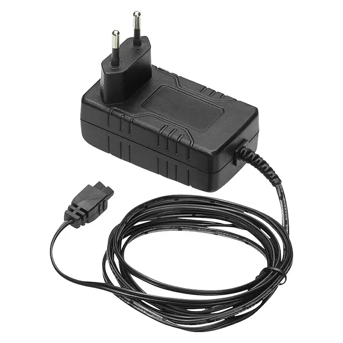 Gardena EasyCut Akku-Heckenschere - 14,4 V, Li-Ionen, 2 Ah, 1 Akku - Netzteil mit Eurostecker und Kabel. Das schwarze Netzteil ist mit einem Kabel und einem Stecker für die Steckdose ausgestattet.