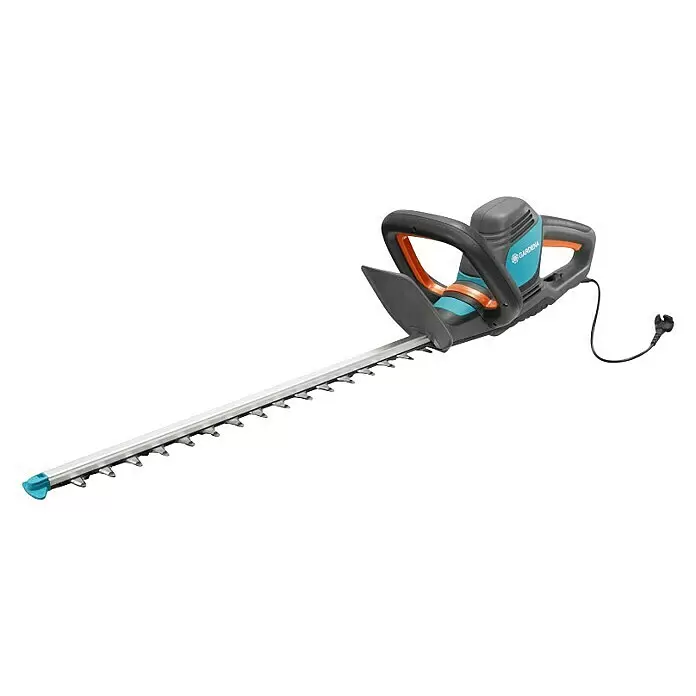 Gardena ComfortCut Cortasetos eléctrico 550/50 - 550 W, Longitud de corte: 50 cm, Grosor de rama máx.: 27 mm - Cortasetos eléctrico negro y azul con detalles naranjas, una larga cuchilla plateada y un cable de alimentación.