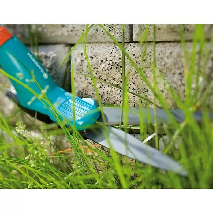 Gardena Comfort Grasschere - Material Klinge: Geschliffene Schneide, Antihaftbeschichtet - Anwendungsbeispiel