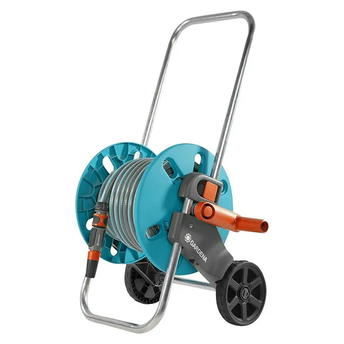 Gardena Schlauchwagen-Set CleverRoll S - Kunststoff/Metall, Schlauchlänge: 20 m - Abgebildet ist eine blaue Gardena Schlauchwagen mit Schlauchaufroller und Rädern, ideal für die Gartenbewässerung.