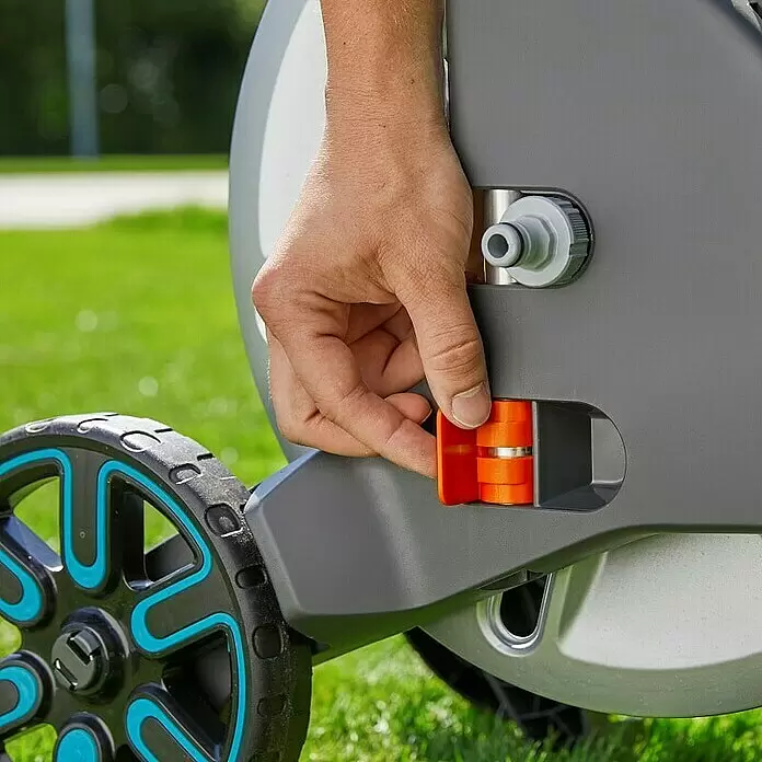 Gardena Schlauchwagen-Set CleverRoll M - Kunststoff/Metall, Schlauchlänge: 25 m - Anwendungsbeispiel