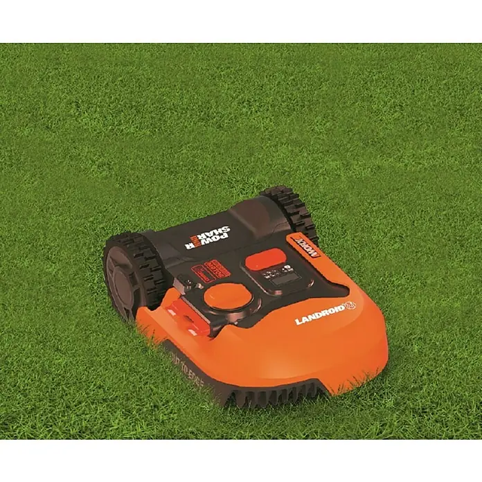 Worx PowerShare 20V Robot cortacésped Landroid M500 - 500 m², Ancho de corte: 18 cm, Navegación por inducción, Cable de antena - El robot cortacésped Worx Landroid sobre hierba verde. Es naranja y negro e incluye Power Share.