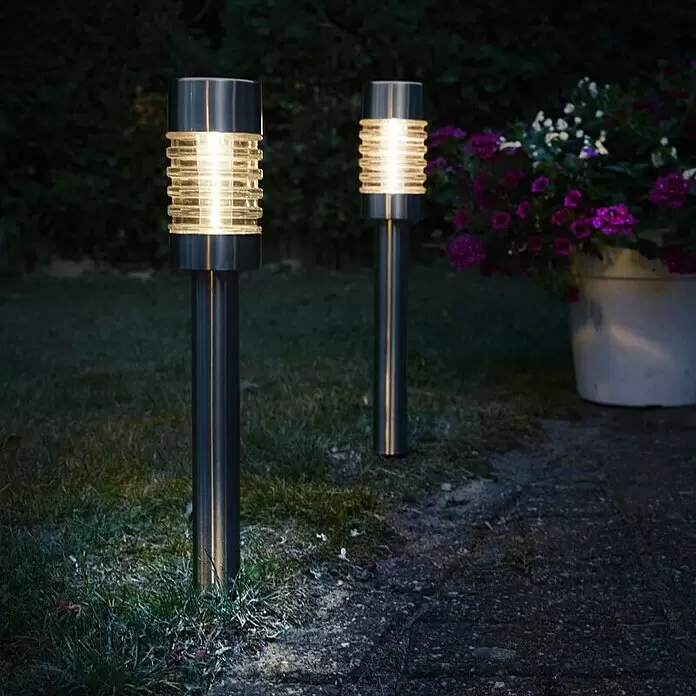 Luxform Solar-Erdspieß Torino - L x B x H: 7,5 x 7,5 x 58 cm, Silber, 8 lm - Stimmungsaufnahme