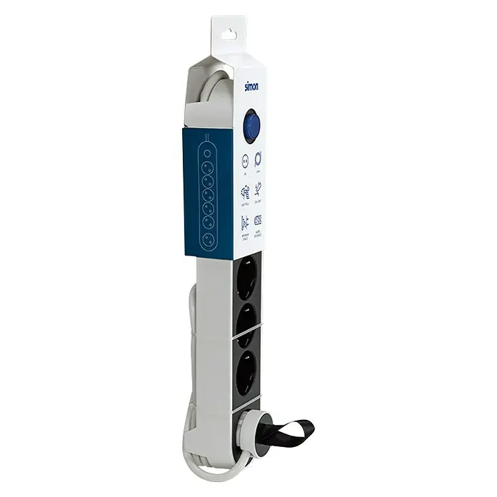 Simon Base de enchufe múltiple - x 6, Negro/blanco, Longitud del cable: 1,4 m, IP20, Con interruptor - La imagen muestra una regleta Simon con seis enchufes, un interruptor y un sistema de gestión de cables en su embalaje.