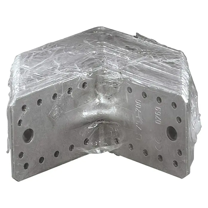 Vormann Escuadra para cargas pesadas - L x An x Al: 90 x 90 x 65 mm, 20 ud. - Primer plano de un conector de esquina plateado envuelto con orificios e inscripciones.