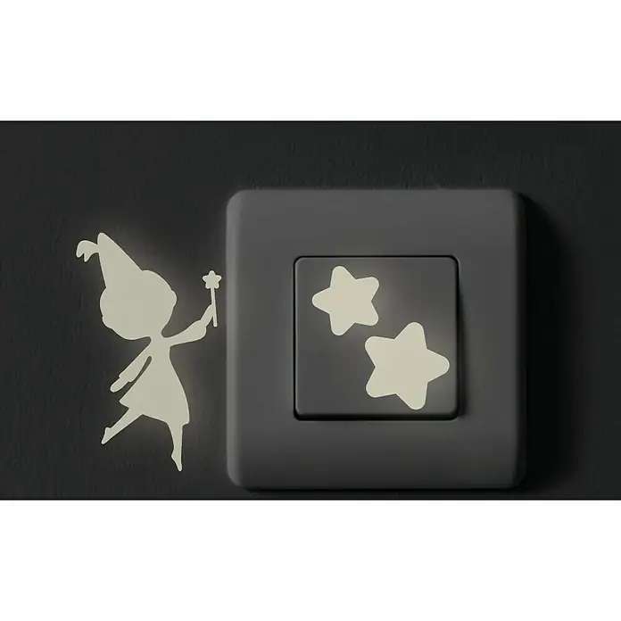 Vinilo de pared Hadas - Fluorescente, Plástico - El interruptor de luz con dos estrellas brilla en la oscuridad, al lado una hada con una varita mágica. Ideal para habitaciones infantiles.