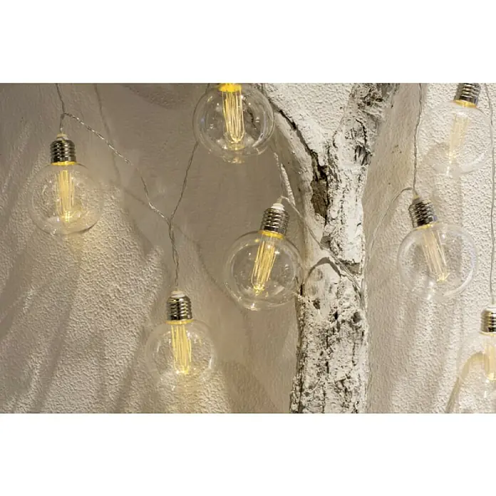 Starlux Guirnalda luminosa LED Edison - Funciona con pilas - Este primer plano muestra bombillas decorativas unidas a una estructura de árbol blanca, creando un ambiente acogedor.