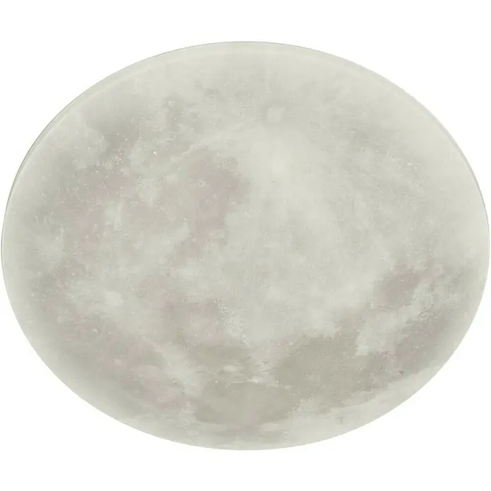 Trio Lighting Plafón LED redondo Luna - 22 W, Ø x Al: 40 x 10 cm, Gris - Primer plano de una lámpara decorativa de luna, que muestra la superficie lunar con cráteres y texturas. Perfecta para un ambiente acogedor.