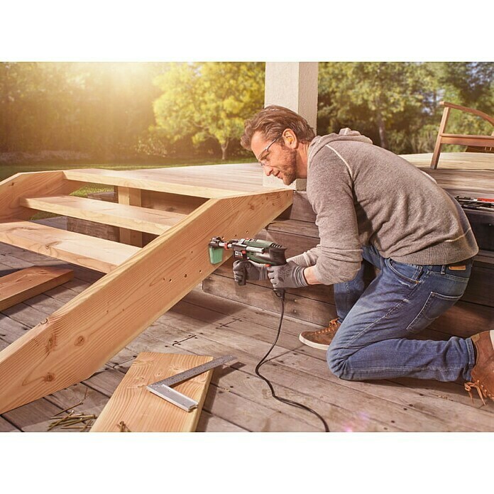 Bosch Taladro percutor UniversalImpact 700 + set X-Line (700 W, Número de revoluciones de marcha en vacío: 50 r.p.m. - 3.000 r.p.m.)