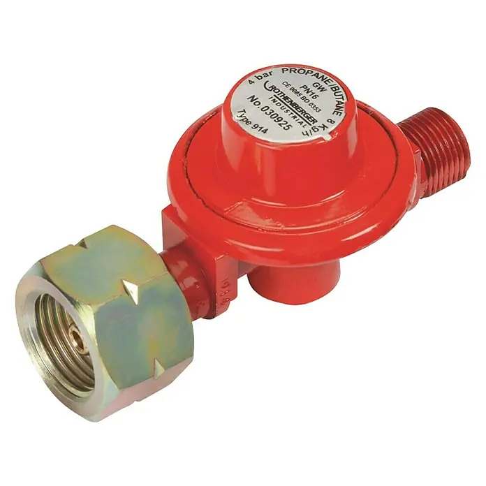 Rothenberger Industrial Propan-Konstantregler - 4 bar, ⅜″ - Ein roter Gasdruckregler für Propan/Butan, geeignet für industrielle Anwendungen, mit präzisen Anschlüssen für sichere Gasversorgung.