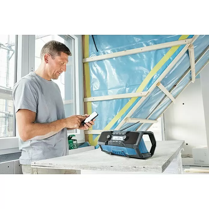 Bosch Professional AMPShare 18V Akku-Baustellenradio GPB 18V-2 SC - 18 V, Ohne Akku, Frequenz: 87,5 - 108 MHz (UKW/FM) - Anwendungsbeispiel