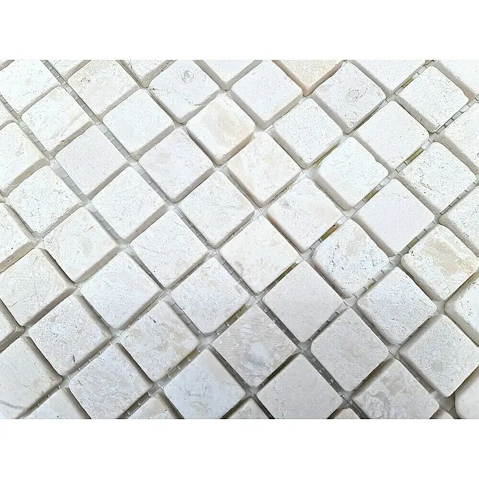 Mosaikfliese Quadrat Uni MOS TN23W - 30,5 x 30,5 cm, Cremeweiß, Matt - Nahaufnahme eines Mosaiks aus quadratischen, weißen Marmorfliesen, die ein elegantes und zeitloses Muster bilden. Perfekt für stilvolle Innenräume.