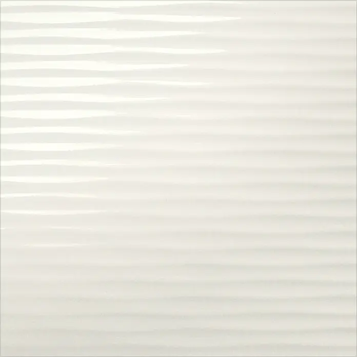 Metalleffekt-Platte Gewellt - L x B: 100 x 60 cm - Nahaufnahme einer weißen Wandfliese mit einem gewellten Design, das ein elegantes, modernes Aussehen verleiht.