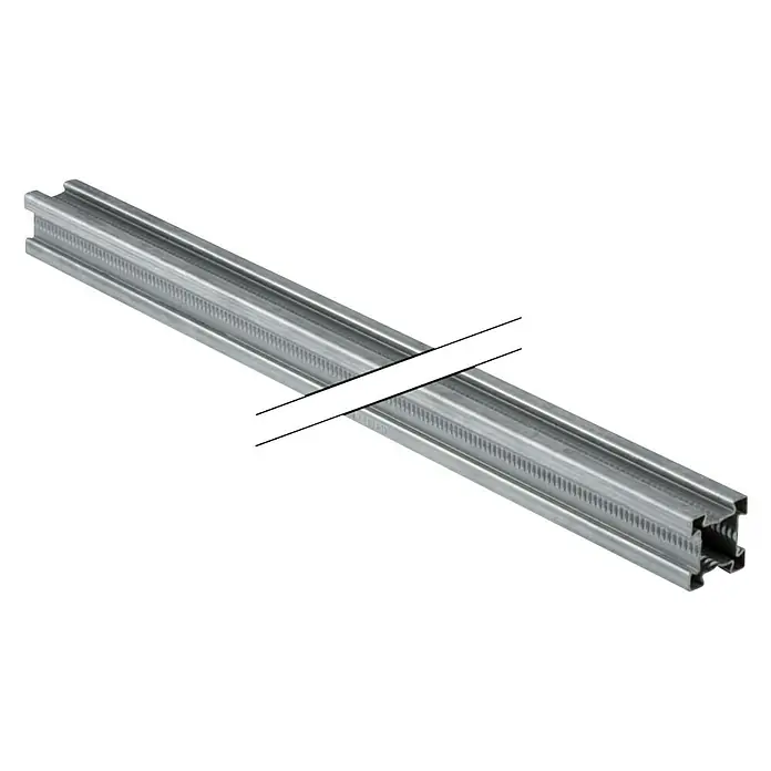 Geberit Gis Profil 461.000.251 - 250 x 3,2 x 3,2 cm, Stahl - Das Bild zeigt ein silbernes Metallprofil, das für Konstruktionen oder Installationen verwendet werden kann. Seine Form ermöglicht vielfältige Einsatzmöglichkeiten.