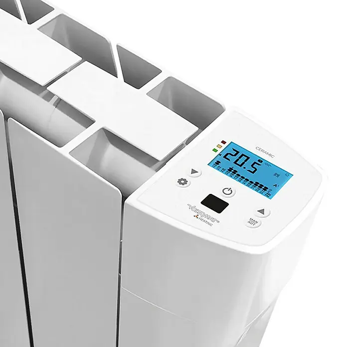 Voltomat HEATING Emisor térmico VOLTC - Potencia: 750 W, Blanco, 9,8 x 50,5 x 57,5 cm, Cerámico - Primer plano de un calefactor cerámico blanco con una pantalla digital que muestra 20,5 grados Celsius.