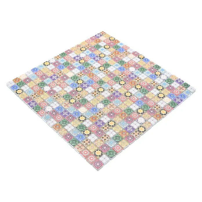 Mosaikfliese Quadrat Crystal XCM RB83 - 30 x 30 cm, Mehrfarbig, Matt - Nahaufnahme einer quadratischen Fliese mit einem Muster aus geometrischen Formen und Ornamenten in verschiedenen Farben auf schwarzem Hintergrund.