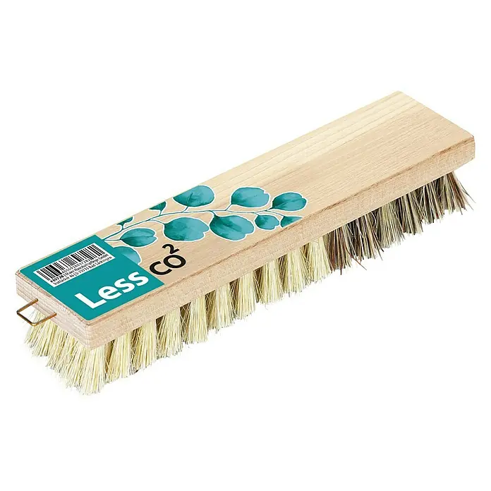 Peggy Perfect Less co² Scheuerbürste - L x B x H: 21 x 5 x 4 cm, Material Borsten: Naturfaser - Nahaufnahme einer Less CO2-Bürste mit Holzgriff und hellen Borsten. Ideal für umweltfreundliche Reinigungsarbeiten im Haushalt und Garten.