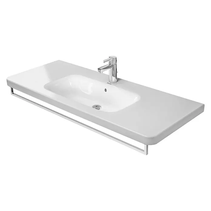 Duravit DuraStyle Handtuchhalter - Breite: 93,1 cm, Chrom, Passend für: Duravit DuraStyle Waschtische - Das Bild zeigt ein weißes Waschbecken mit Armatur und Handtuchhalter vor einem schwarzen Hintergrund. Das Waschbecken ist elegant und modern.