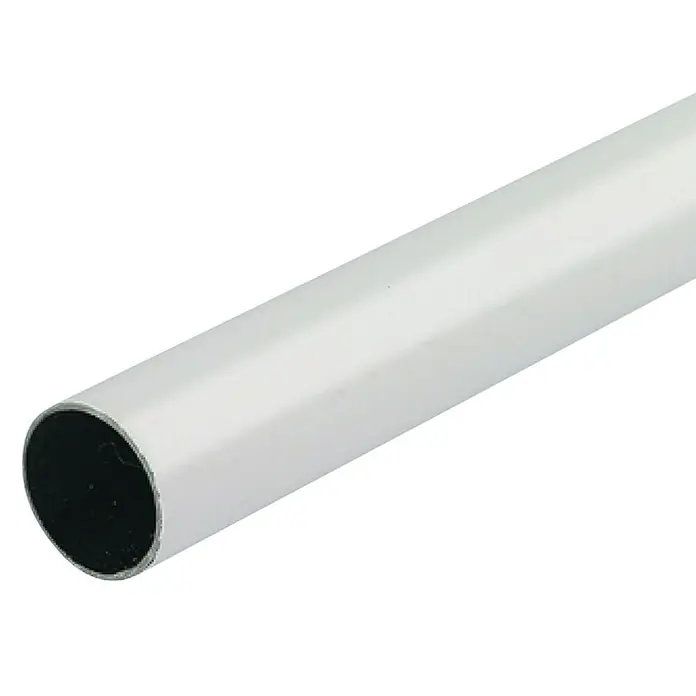 Häfele Kleiderstange - Ø x L: 25 x 1.200 mm, Verchromt, Chrom - Nahaufnahme eines weißen Metallrohrs, das ein elegantes und modernes Aussehen bietet.