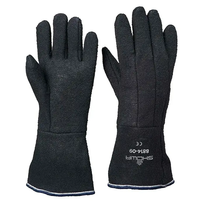Grillhandschuh - Schwarz - Ein Paar schwarze SHOWA 8814-09 CE Handschuhe, ideal für hitzebeständigen Schutz mit blau-weiß gestreiftem Saum, perfekt für den professionellen Einsatz.